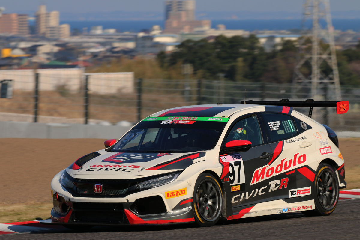 016 画像 スーパー耐久19 18年のst Tcrチャンピオン Modulo Civic Tcr のレースクイーンがmoduloプリティから2名起用 Clicccar Com