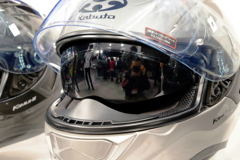 「世界初！ 赤外線カット機能付きヘルメットがオージーケーカブトから登場【モーターサイクルショー注目TOPICS】」の3枚目の画像