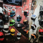 「ネオレトロ路線で攻めるならアライの最新ヘルメットで決まり！【モーターサイクルショー注目TOPICS】」の1枚目の画像ギャラリーへのリンク