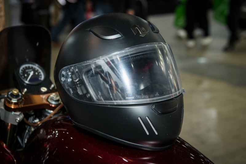 「新進気鋭の注目ブランド「ゴッドブリンク」が新ヘルメットを続々発表【モーターサイクルショー注目TOPICS】」の2枚目の画像
