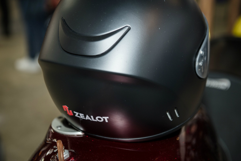 「新進気鋭の注目ブランド「ゴッドブリンク」が新ヘルメットを続々発表【モーターサイクルショー注目TOPICS】」の3枚目の画像