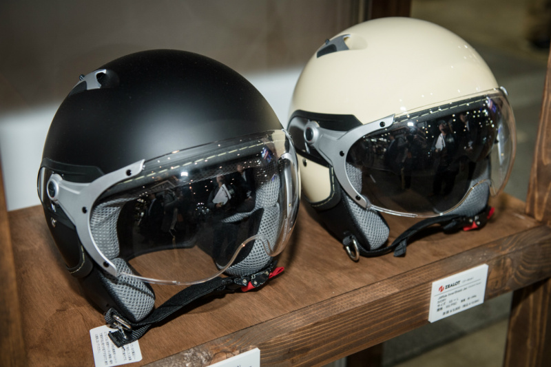「新進気鋭の注目ブランド「ゴッドブリンク」が新ヘルメットを続々発表【モーターサイクルショー注目TOPICS】」の8枚目の画像