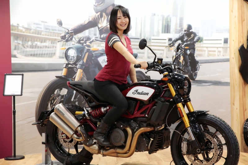 「理想のバイク女子見つけた！@インディアン モーターサイクル【東京モーターサイクルショー2019美女めぐり その1】」の1枚目の画像