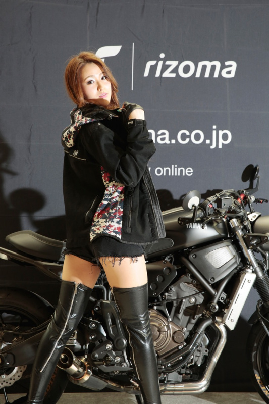 「バイクの女神か!? ヤマハ乗りの艶やか美女@56design【東京モーターサイクルショー2019 美女めぐり その2】」の10枚目の画像