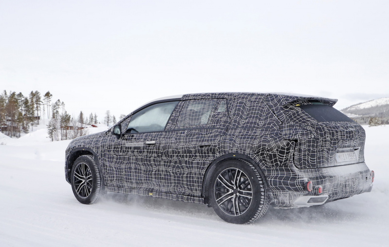 「BMWに新たなフラッグシップEV・SUVが登場か？「iNEXT」の市販型を初キャッチ」の11枚目の画像