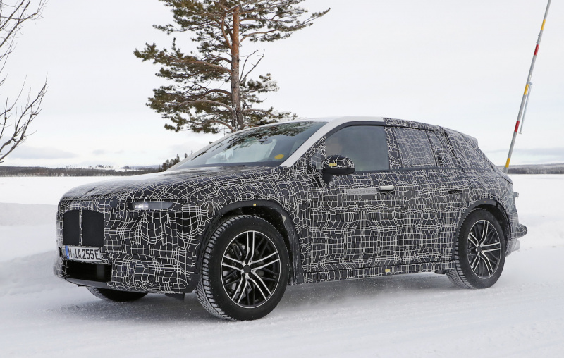 「BMWに新たなフラッグシップEV・SUVが登場か？「iNEXT」の市販型を初キャッチ」の5枚目の画像