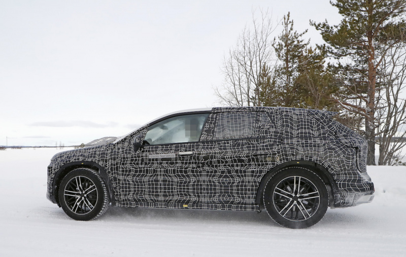 「BMWに新たなフラッグシップEV・SUVが登場か？「iNEXT」の市販型を初キャッチ」の10枚目の画像