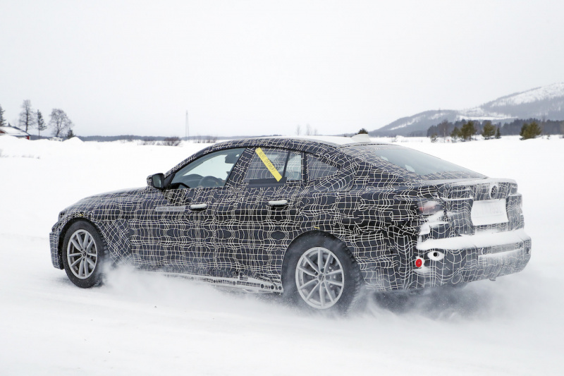 「BMW初のEV4ドアクーペ「i4」、クラス最速の加速力が判明」の8枚目の画像