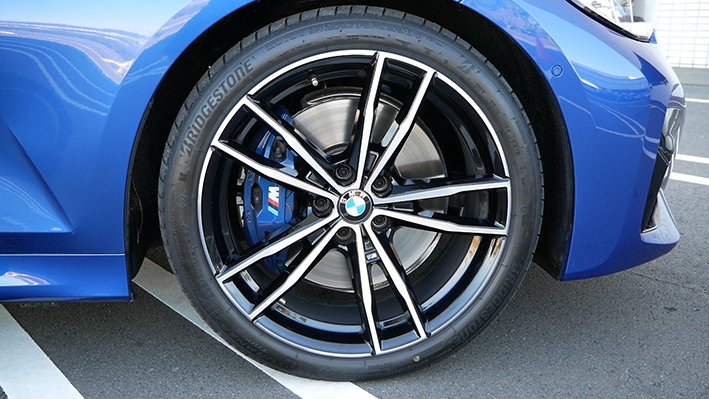 「【BMW 330i Mスポーツ試乗】元F1ドライバー・井出有治も太鼓判!? 高い完成度を誇る走りをチェック」の13枚目の画像