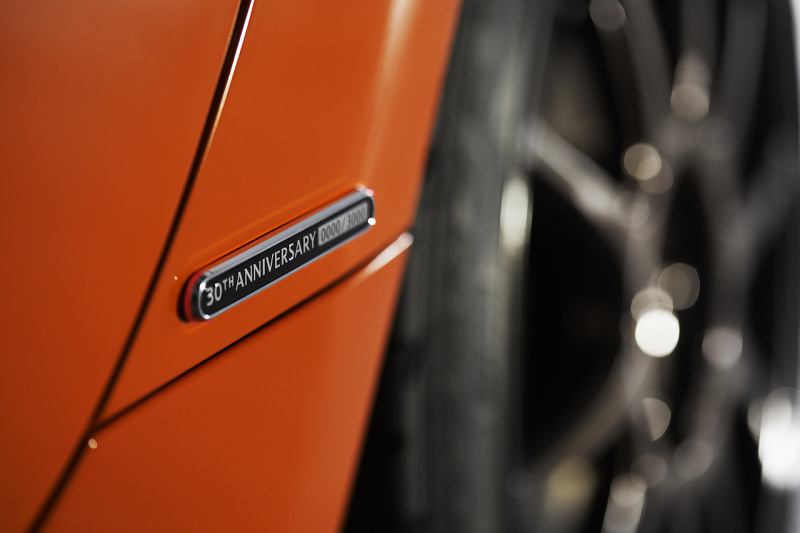 「世界限定3000台！ マツダがオレンジカラーの「ロードスター30周年記念車」購入予約を受付開始」の2枚目の画像