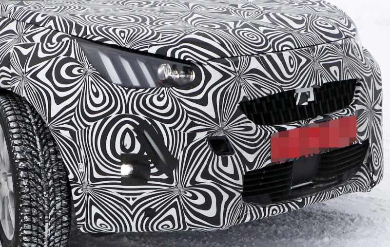 「硬派なボクシースタイルに注目。プジョーのクロスオーバー・新型「2008」は電動化へ」の12枚目の画像