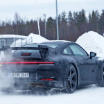 「巨大なリアウイングはダミー？ テスト？ 新型ポルシェ・911の「GT3」プロトタイプが豪雪地帯でキャッチ」の13枚目の画像ギャラリーへのリンク