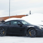 巨大なリアウイングはダミー？ テスト？ 新型ポルシェ・911の「GT3」プロトタイプが豪雪地帯でキャッチ - Porsche 992 GT3 Winter 6