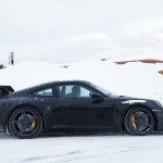 巨大なリアウイングはダミー？ テスト？ 新型ポルシェ・911の「GT3」プロトタイプが豪雪地帯でキャッチ - Porsche 992 GT3 Winter 7