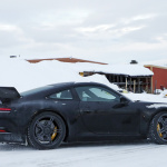 「巨大なリアウイングはダミー？ テスト？ 新型ポルシェ・911の「GT3」プロトタイプが豪雪地帯でキャッチ」の9枚目の画像ギャラリーへのリンク