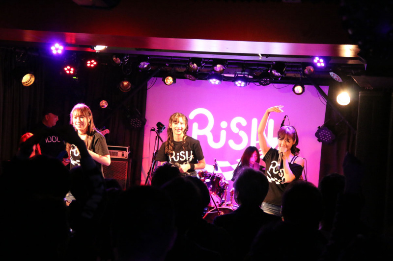 「レースクイーンバンド「RiSH」がライブハウスで初のワンマンライブを開催」の11枚目の画像