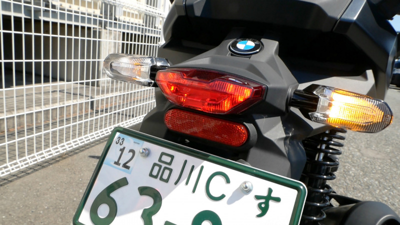 「【BMW C400X試乗】BMWらしい「走る喜び」はスクーターでも不変！ 先進＆アイデア装備にも脱帽」の14枚目の画像