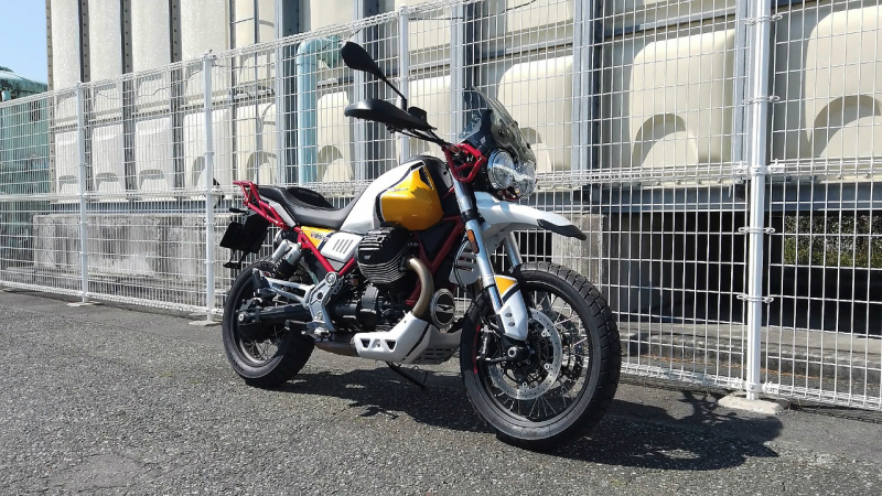 「【モト・グッツィV85 TT試乗】こいつはバイク界のジローラモだ!? オシャレでユニークなイタリアン。」の15枚目の画像