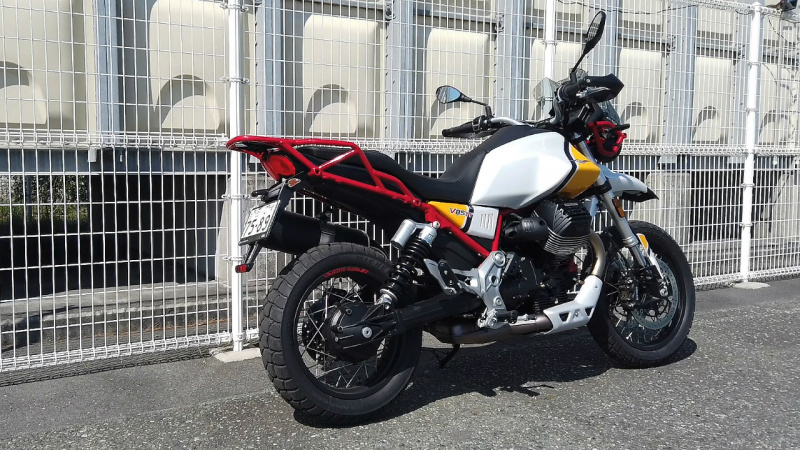 「【モト・グッツィV85 TT試乗】こいつはバイク界のジローラモだ!? オシャレでユニークなイタリアン。」の19枚目の画像