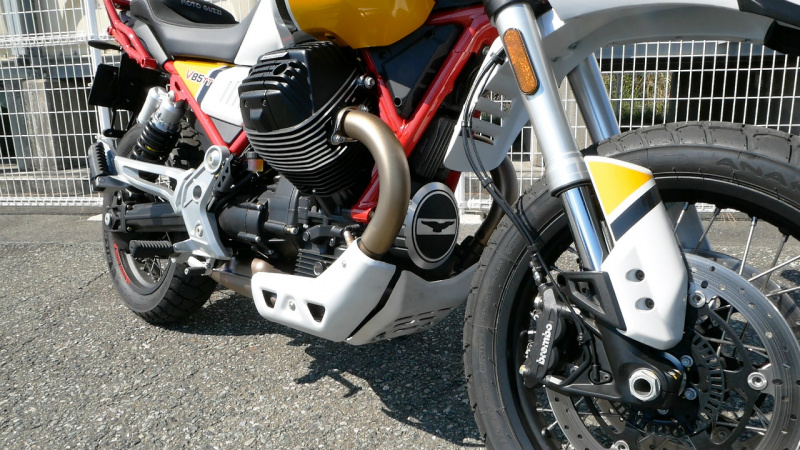 「【モト・グッツィV85 TT試乗】こいつはバイク界のジローラモだ!? オシャレでユニークなイタリアン。」の22枚目の画像