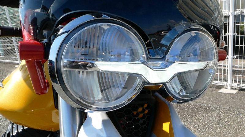 「【モト・グッツィV85 TT試乗】こいつはバイク界のジローラモだ!? オシャレでユニークなイタリアン。」の4枚目の画像