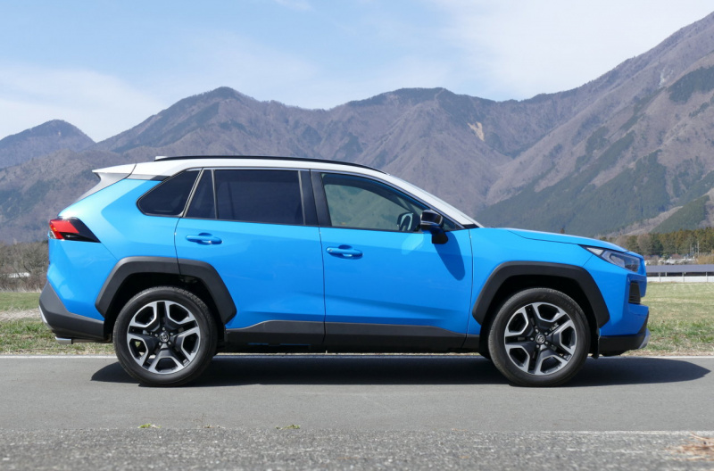 「【トヨタRAV4試乗】ジワジワ広がる日本のSUVニーズに対応するトヨタ」の3枚目の画像