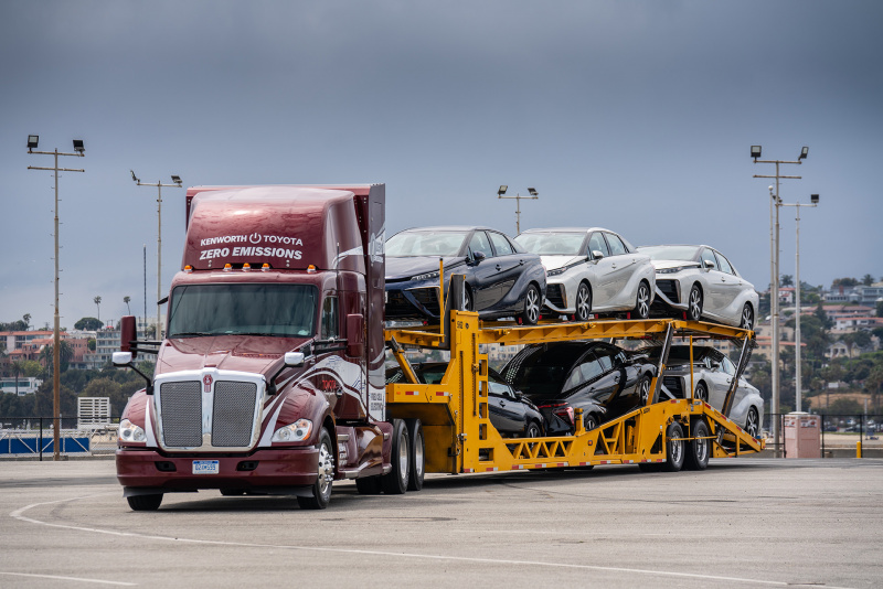 「トヨタがロサンゼルスで300マイル（約480km）走行可能な燃料電池（FC）大型商用トラックを公開」の2枚目の画像