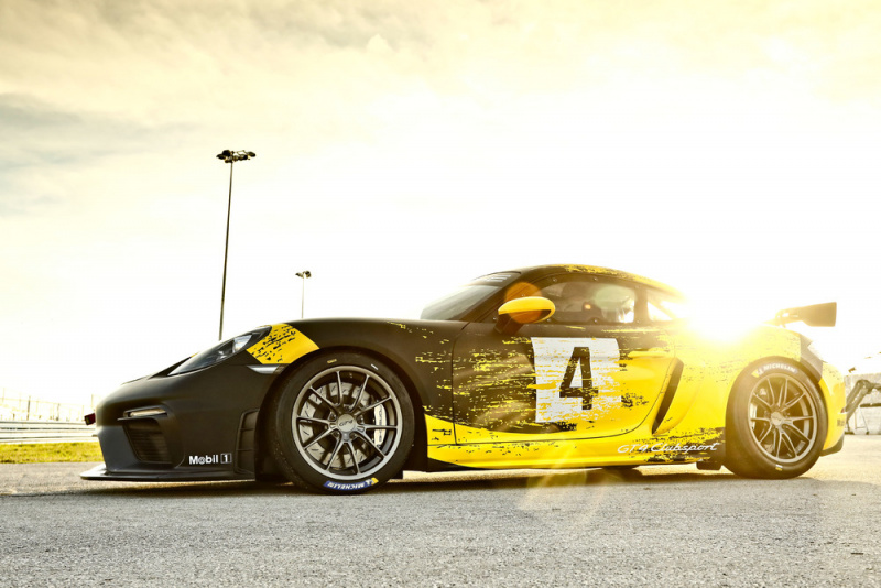 「天然素材を使ったボディを持つ、ポルシェの新しいGT4レーシングカー」の13枚目の画像