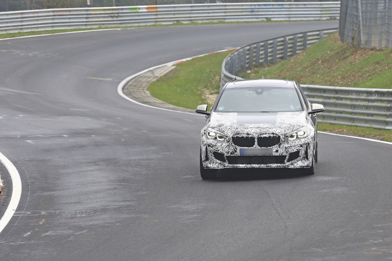 「FFになっても「駆け抜ける歓び」は健在！ BMW・新型1シリーズの最強ホットハッチをキャッチ！」の4枚目の画像