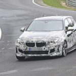 FFになっても「駆け抜ける歓び」は健在！ BMW・新型1シリーズの最強ホットハッチをキャッチ！ - BMW M135i (2)