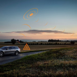 ボルボが危険な地点や滑りやすい路面などの情報を「車車間通信」で共有できるシステムを欧州全体で採用 - Hazard Light Alert demonstration on V90 Cross Country