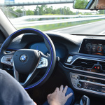 BMWが初の渋滞時手放し運転「ハンズ・オフ機能付き渋滞運転支援機能」をオプション設定へ - P90262431_highRes_bmw-group-future-sum