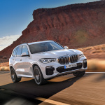 BMWが初の渋滞時手放し運転「ハンズ・オフ機能付き渋滞運転支援機能」をオプション設定へ - P90303991_highRes_the-all-new-bmw-x5-0