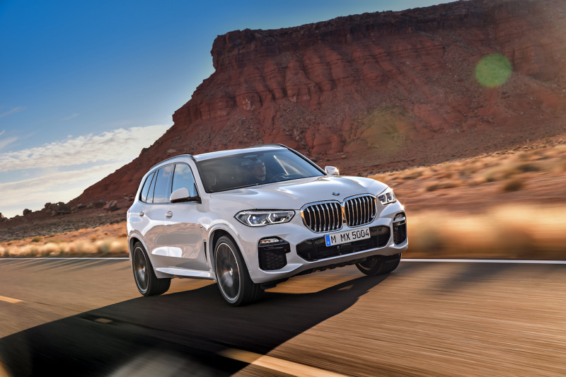 「BMWが初の渋滞時手放し運転「ハンズ・オフ機能付き渋滞運転支援機能」をオプション設定へ」の1枚目の画像