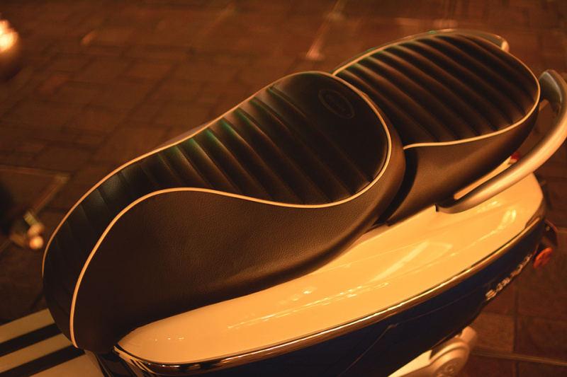 「自動車だけじゃなかった！プジョーが作ったジャンゴ125はどこか懐かしいデザインでも最新の絵になるスクーターだ!!」の10枚目の画像