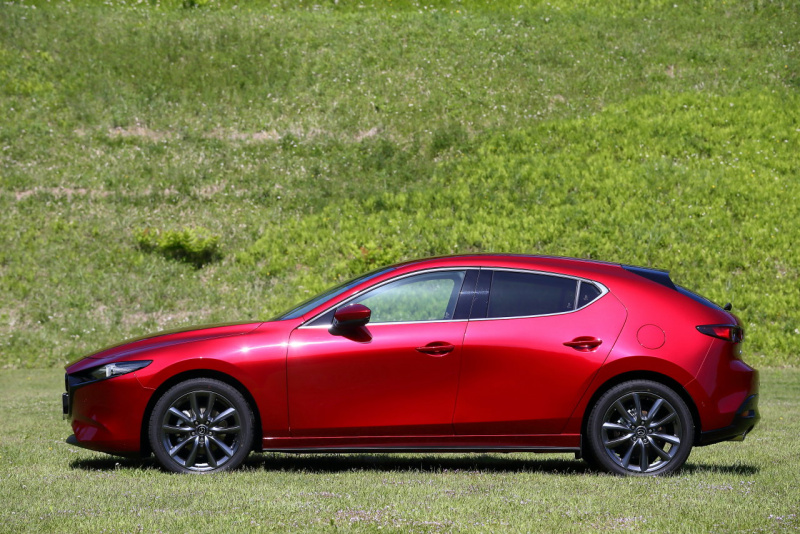 「マツダ・第7世代第1弾のエクステリアは、圧倒的な美しさで勝負をかける【新型Mazda3発表】」の8枚目の画像