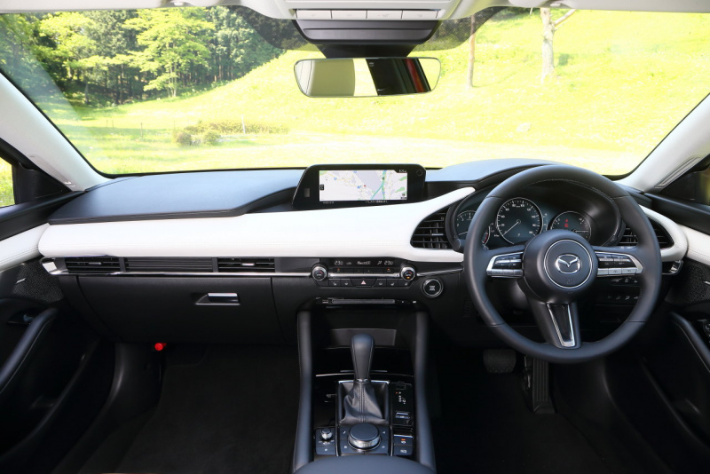 「ドアスピーカーを廃してカウルサイドに移動した新オーディオシステム【新型Mazda3発表】」の1枚目の画像