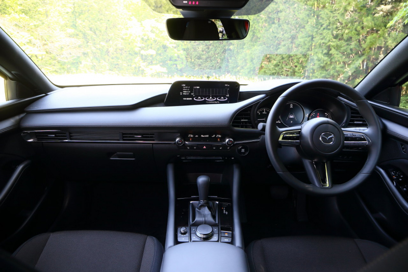 「ドアスピーカーを廃してカウルサイドに移動した新オーディオシステム【新型Mazda3発表】」の2枚目の画像