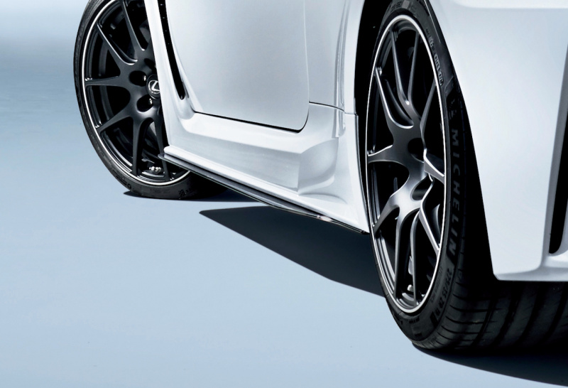 「【新車】レクサスRC Fがマイナーチェンジ。軽量化および最高出力向上でさらなる高みを追求」の2枚目の画像