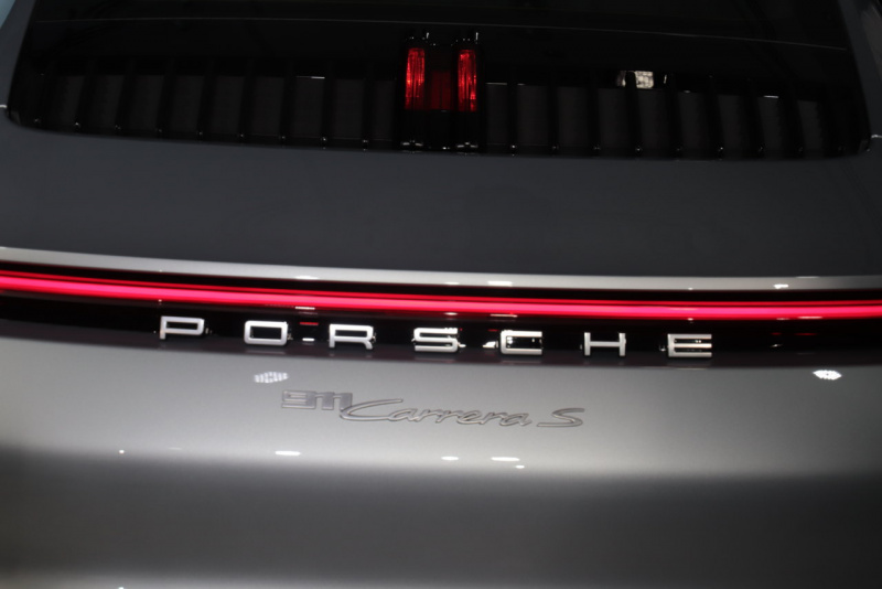 「【新車】世界初の「ウェットモード」など先進技術を満載し、8代目の新型ポルシェ911が登場！価格は16,660,000円〜」の23枚目の画像