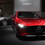 予約受注の段階で人気はハッチバック（ファストバック）、新色の「ポリメタルグレーメタリック」!!【新型MAZDA3発表】 - Mazda3_1