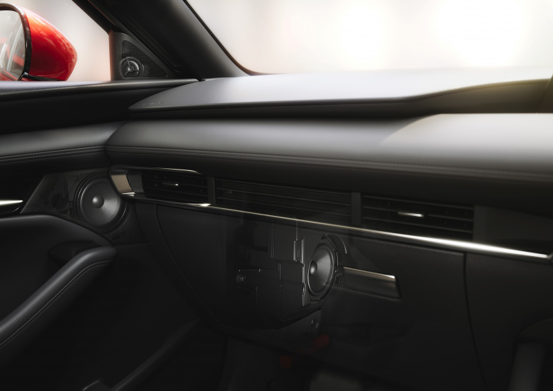 「【新車】新型Mazda3の「マツダ・ハーモニック・アコースティックス」はパイオニアのオーディオシステム・ノウハウが貢献」の4枚目の画像