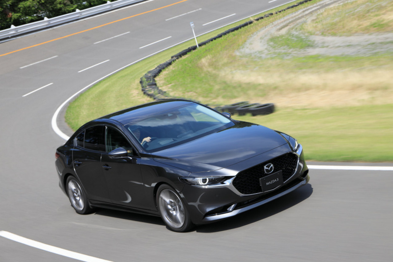 「スムーズな走りの「セダン＋ガソリンエンジン」の組み合わせも魅力【新型Mazda3試乗】」の5枚目の画像