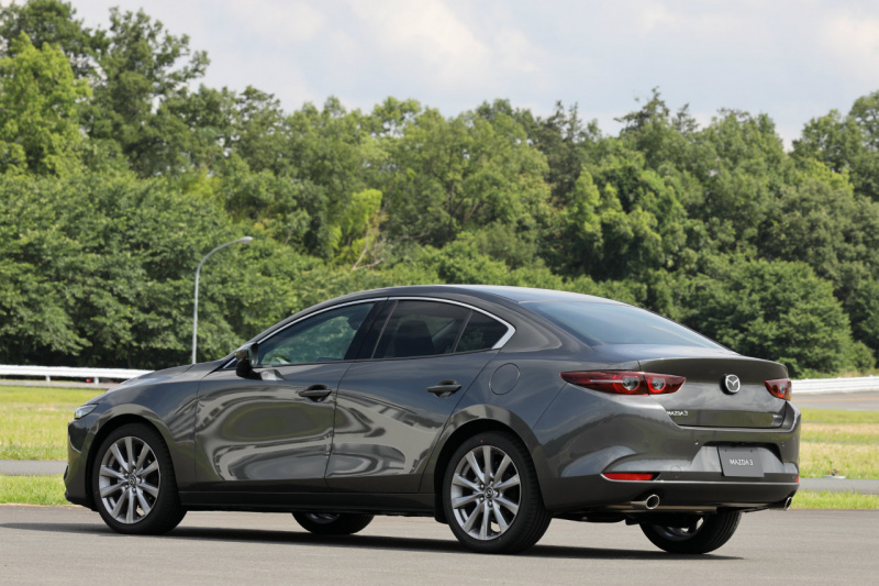 「スムーズな走りの「セダン＋ガソリンエンジン」の組み合わせも魅力【新型Mazda3試乗】」の2枚目の画像