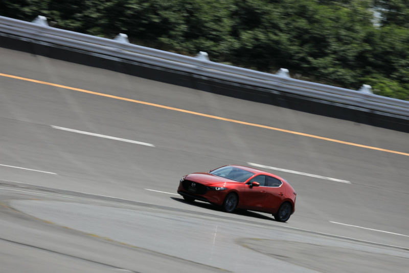 「マツダ第7世代第1弾の走りはなにがスゴいのか？【新型Mazda3試乗】」の4枚目の画像