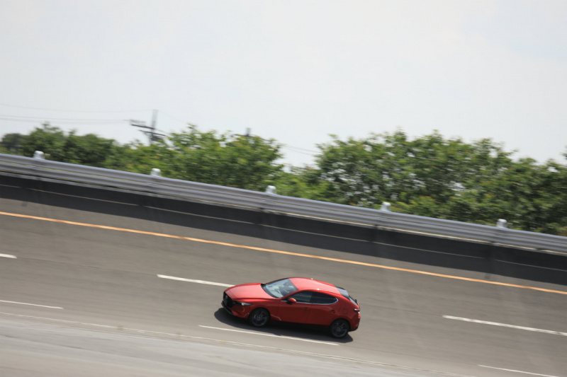 「マツダ第7世代第1弾の走りはなにがスゴいのか？【新型Mazda3試乗】」の3枚目の画像