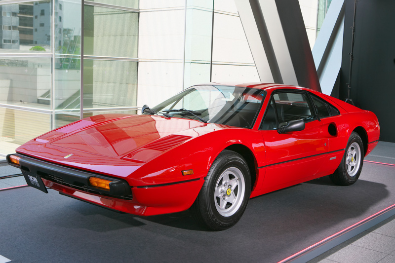 「【新車Ferrari F8 Tributo】フェラーリ史上最強のV8モデルと呼び声の高い「F8トリブート」が日本初披露！価格は約3300万円から」の3枚目の画像