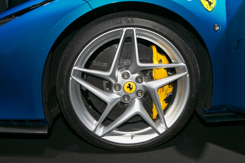 「【新車Ferrari F8 Tributo】フェラーリ史上最強のV8モデルと呼び声の高い「F8トリブート」が日本初披露！価格は約3300万円から」の10枚目の画像