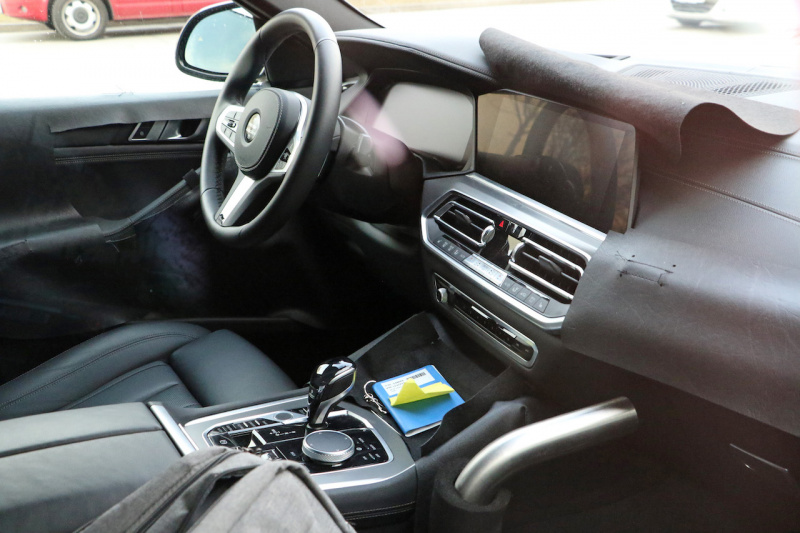 「室内画像も入手。BMW X6次期型、現行モデルとツーショットで違いを検証！」の16枚目の画像