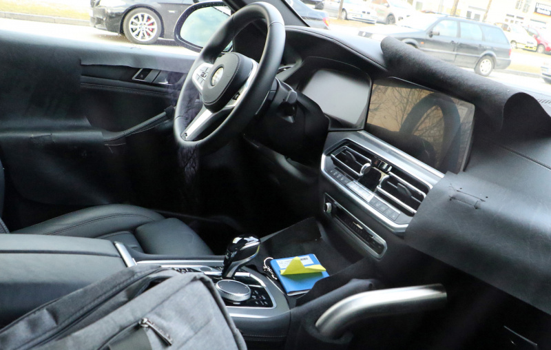 「室内画像も入手。BMW X6次期型、現行モデルとツーショットで違いを検証！」の17枚目の画像